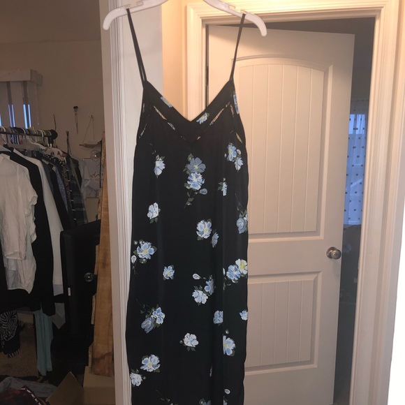 Dresses & Skirts - Mid-calf floral dress